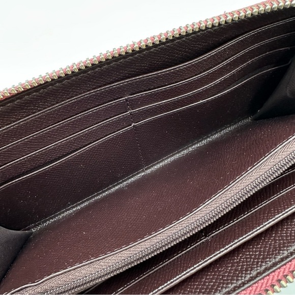 Coach Crossgrain Leather Accordion Zip Wallet
Metallic Antique Blush F21068 - Picture 15 of 15